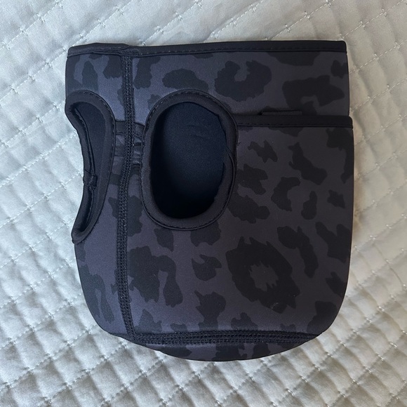 Hydrojug Pro Sleeve with Carry Strap - Picture 4 of 4